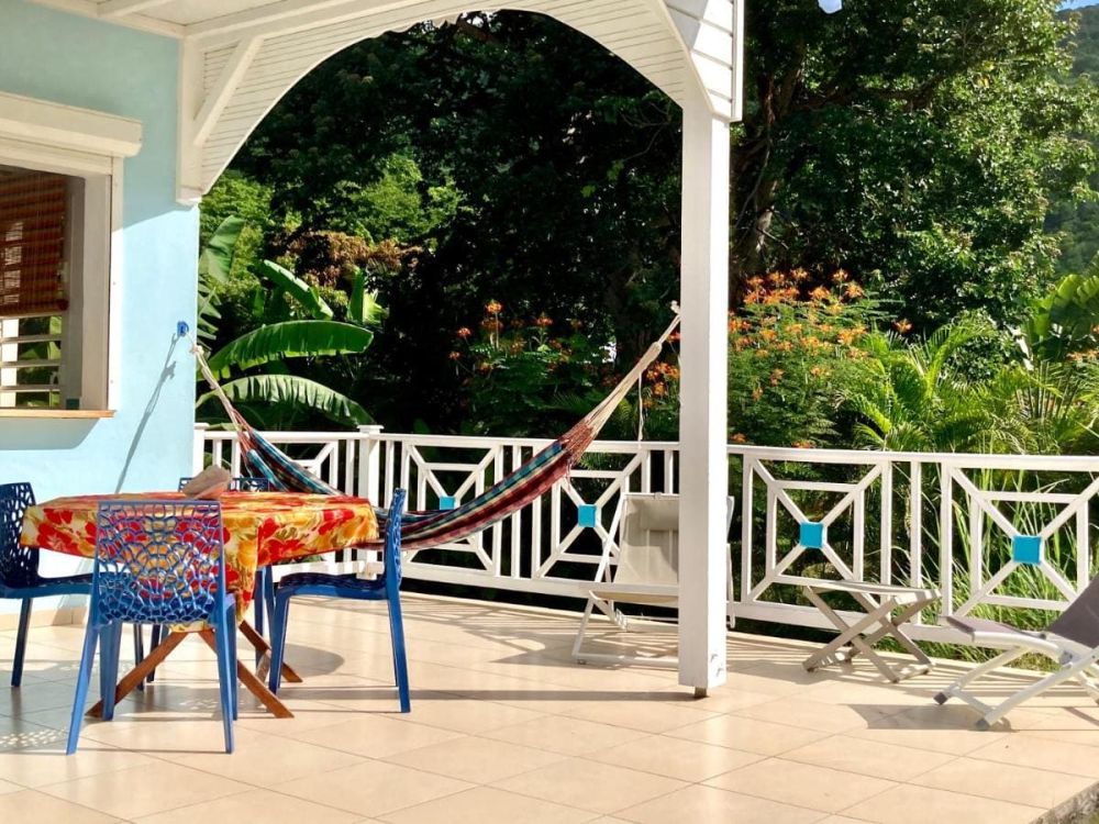 Terrasse d'un bungalow en Guadeloupe