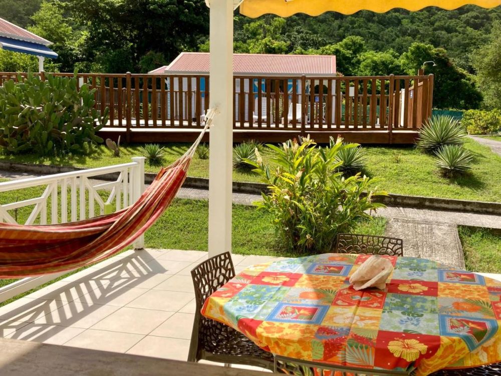 Cadre chaleureux de nos bungalows en Guadeloupe